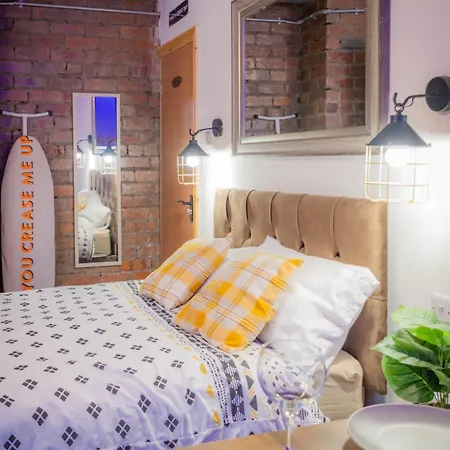 Renovated Studio - Free Parking - Great Location * Leeds (West Yorkshire)