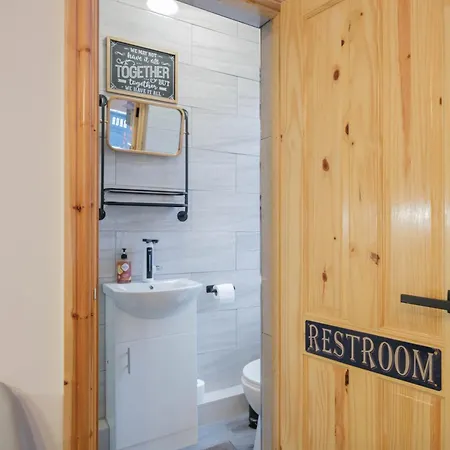 Renovated Studio - Free Parking - Great Location Leeds (West Yorkshire)