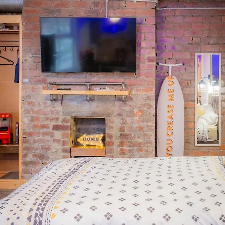 Renovated Studio - Free Parking - Great Location