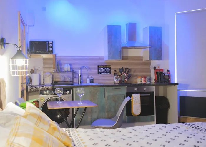 Luxury - Free Parking - Great Location *