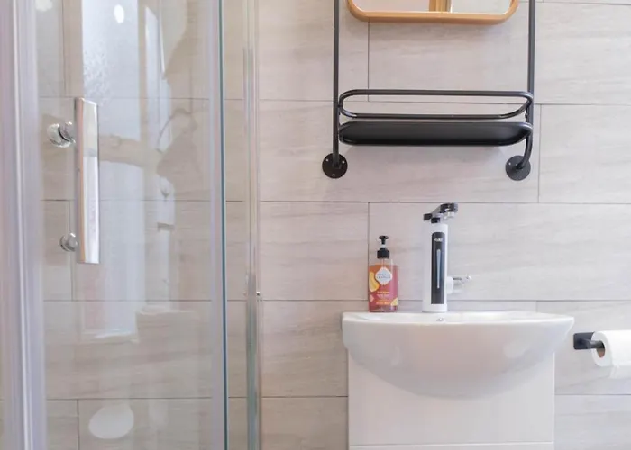 Luxury - Free Parking - Great Location *