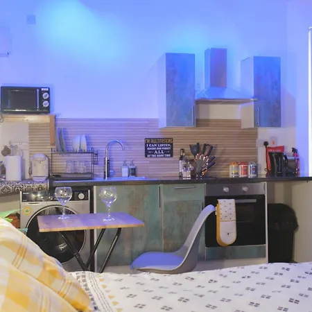 Luxury - Free Parking - Great Location *