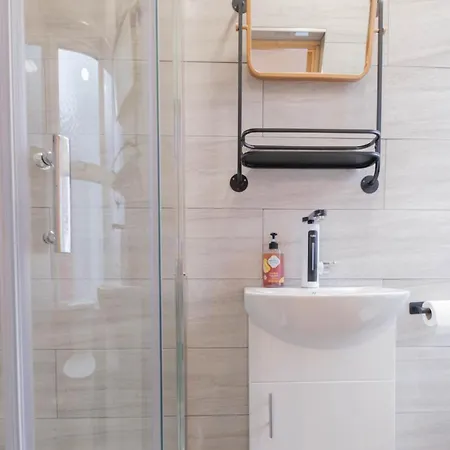 Luxury - Free Parking - Great Location *