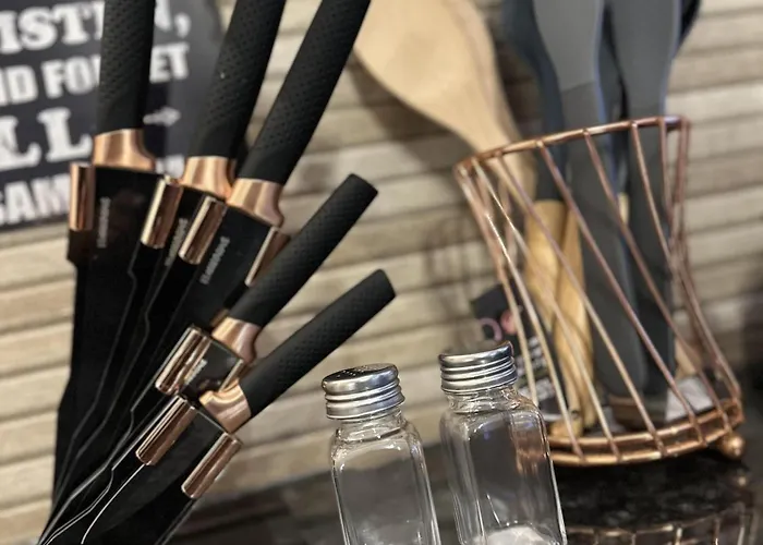 Luxury - Free Parking - Great Location *