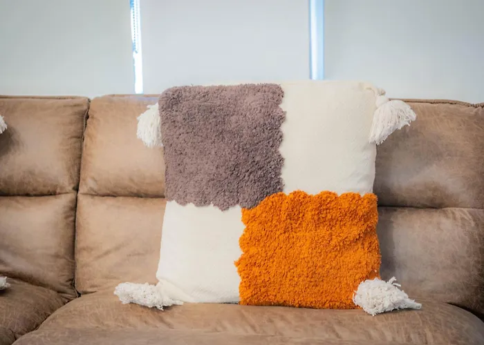 Luxury - Free Parking - Great Location Апартаменти