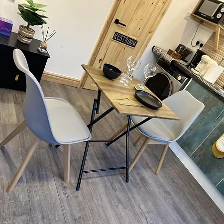 Renovated - Free Parking - Great Location Leeds (West Yorkshire)
