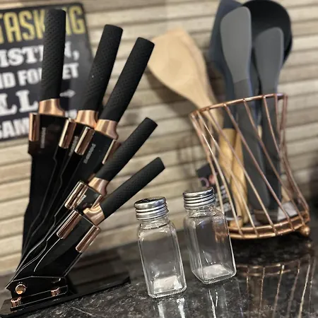 Luxury - Free Parking - Great Location *