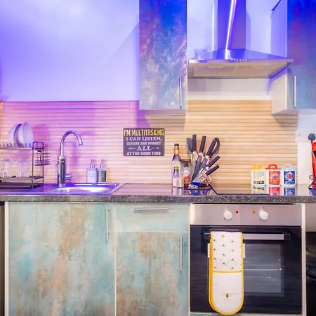 Luxury - Free Parking - Great Location *